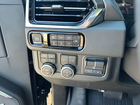 New 2026 GMC Yukon Denali w/ Denali Reserve Package image 30