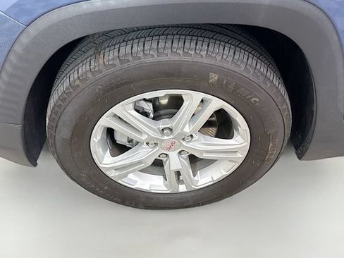 Used 2024 GMC Terrain SLE FWD image 30