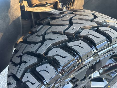 Used 2022 GMC Yukon XL AT4 image 60