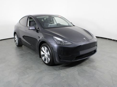 Used 2024 Tesla Model Y Long Range image 4