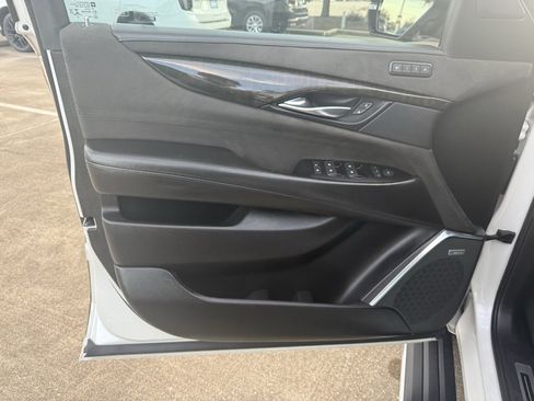 Used 2018 Cadillac Escalade ESV Platinum image 19