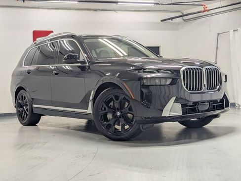 Used 2023 BMW X7 xDrive40i w/ Executive Package image 2