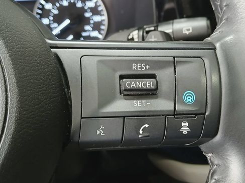Used 2024 Nissan Pathfinder SV w/ SV Premium Package AWD/4WD image 30