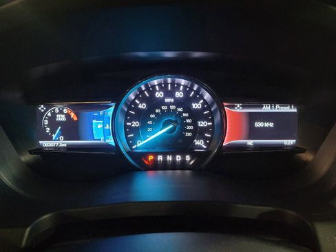 Used 2017 Ford Explorer XLT w/ Equipment Group 202A AWD/4WD image 23