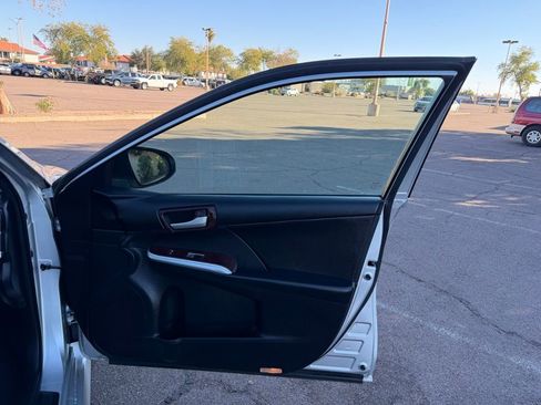 Used 2013 Toyota Camry SE image 18