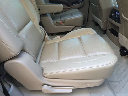 Used 2019 Chevrolet Suburban Premier AWD/4WD image 23