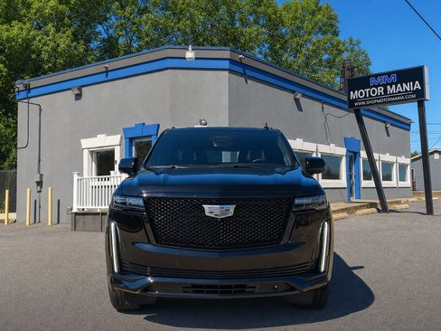 Used 2022 Cadillac Escalade Sport Platinum w/ LPO, ONYX Package AWD/4WD image 2