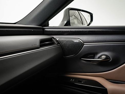 Certified 2025 Lexus ES 300h Ultra Luxury w/ Accessory Package (Z1) image 40