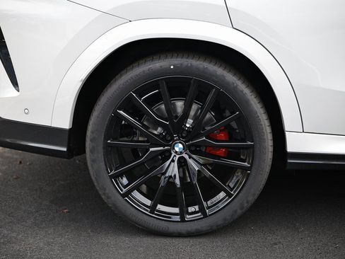 New 2026 BMW X6 xDrive40i w/ Climate Comfort Package image 6