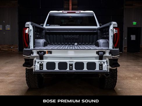 Used 2025 GMC Sierra 2500 SLT image 9