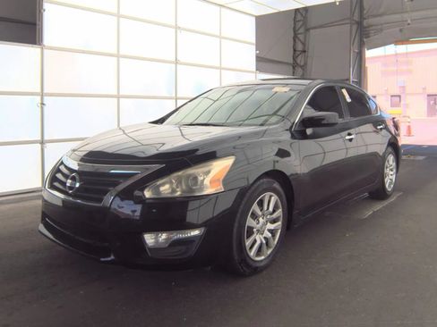 Used 2013 Nissan Altima 2.5 S FWD image 1