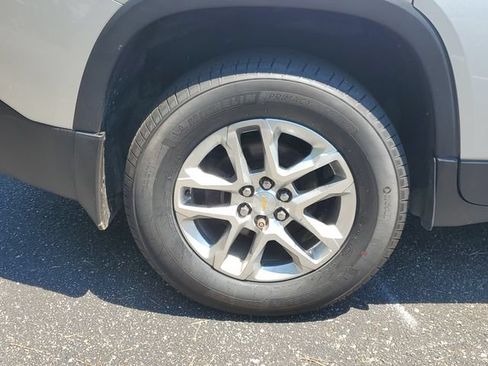 Used 2018 Chevrolet Traverse LT FWD image 5