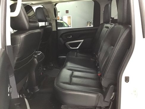 Used 2020 Nissan Titan SL w/ Moonroof Package image 21