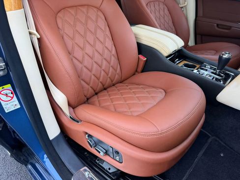 Used 2014 Bentley Mulsanne RWD image 34