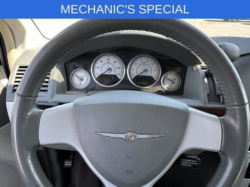 Used 2010 Chrysler Town & Country Touring w/ Heated Seat Group FWD image 19