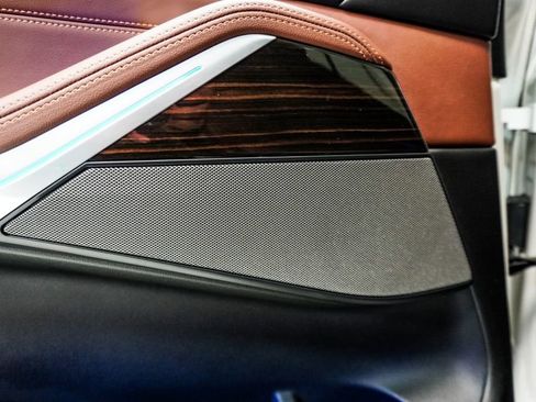 Used 2024 BMW X7 xDrive40i image 11