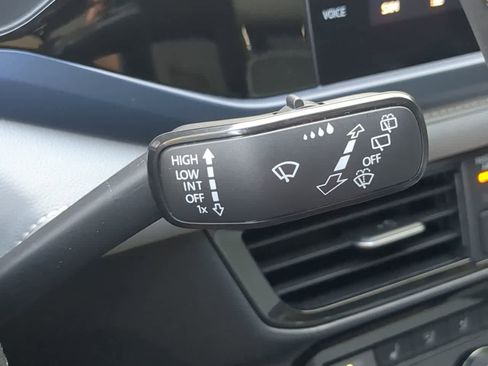 Used 2024 Volkswagen Taos SE image 25