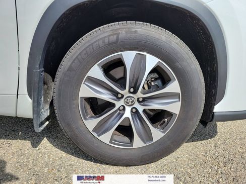 Used 2023 Toyota Highlander XLE FWD image 5