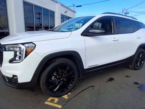 Used 2023 GMC Terrain SLT w/ Elevation Edition image 6