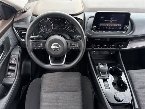 Used 2022 Nissan Rogue SV image 11