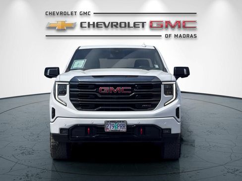Used 2024 GMC Sierra 1500 AT4 w/ AT4 Premium Package AWD/4WD image 8
