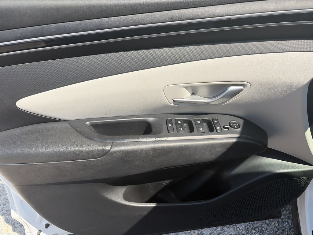 Used 2022 Hyundai Tucson SEL w/ Cargo Package AWD/4WD image 17
