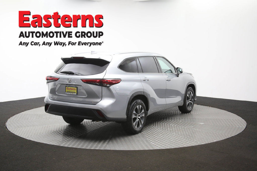 Used 2021 Toyota Highlander XLE FWD image 47