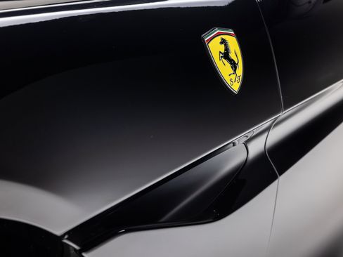 Used 2020 Ferrari Portofino RWD image 19