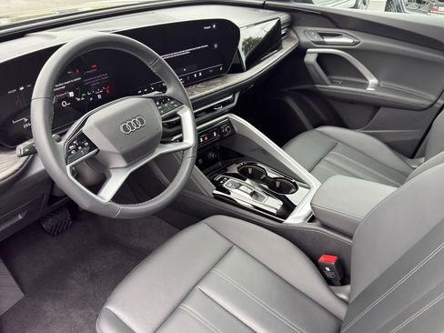 Certified 2025 Audi Q5 Premium w/ Convenience Package AWD/4WD image 11