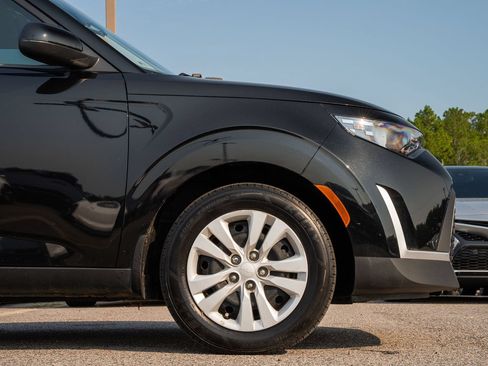 Used 2023 Kia Soul LX FWD image 9