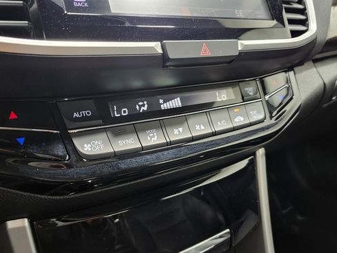 Used 2017 Honda Accord EX-L image 31