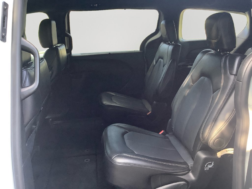 Used 2025 Chrysler Pacifica Select FWD image 14