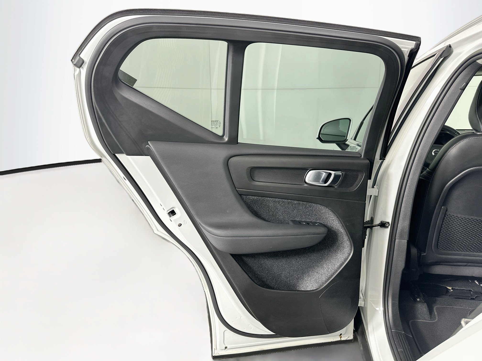 Used 2023 Volvo XC40 B5 Ultimate w/ Protection Package Premier AWD/4WD image 35