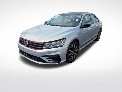 Used 2018 Volkswagen Passat 3.6 FWD image 2