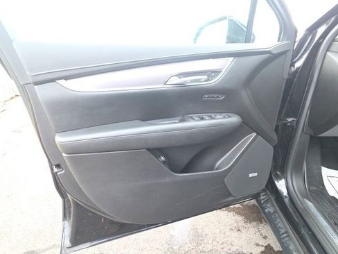 Used 2017 Cadillac XT5 Luxury w/ Driver Awareness Package image 29