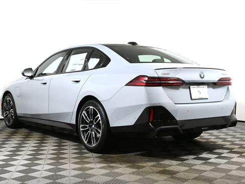 New 2026 BMW 550e xDrive image 5