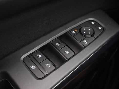 Certified 2025 Nissan Pathfinder SV FWD image 19