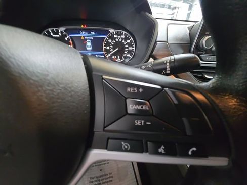 Used 2025 Nissan Altima 2.5 SV FWD image 19