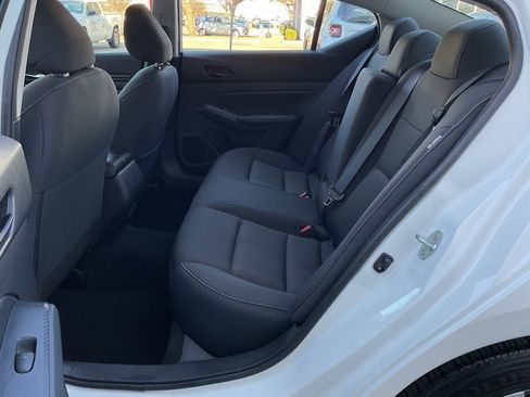 Used 2025 Nissan Altima 2.5 SV image 15