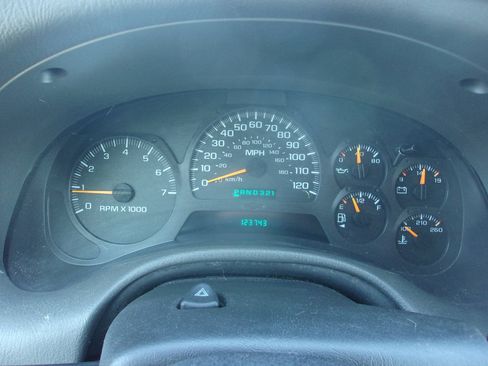 Used 2004 Chevrolet TrailBlazer LT AWD/4WD image 9