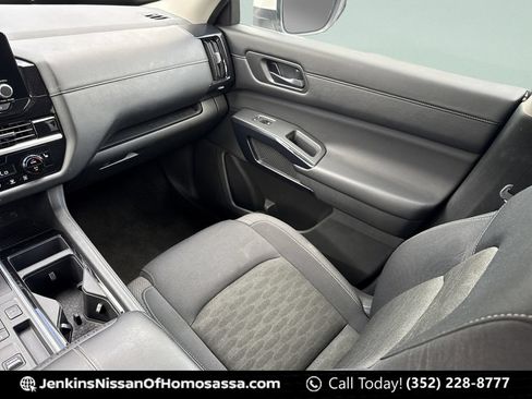 Certified 2024 Nissan Pathfinder SV FWD image 23