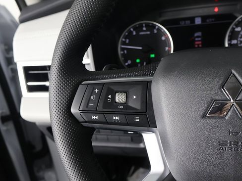 New 2026 Mitsubishi Outlander SE image 43