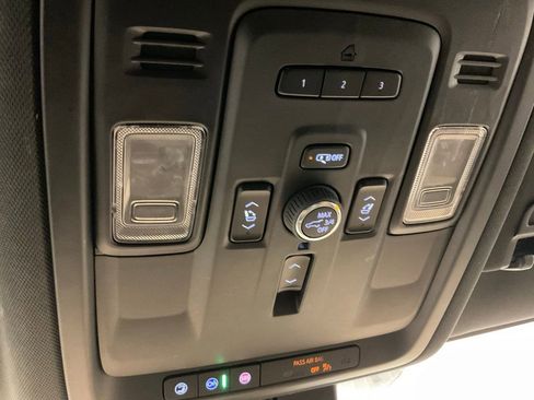 Used 2024 Chevrolet Tahoe Premier AWD/4WD image 23