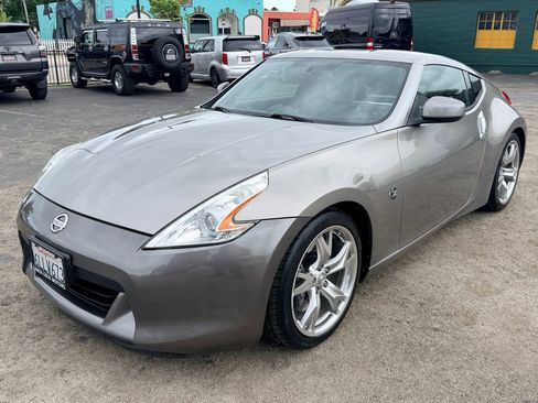 Used 2009 Nissan 370Z Touring w/ Sport Pkg RWD image 3