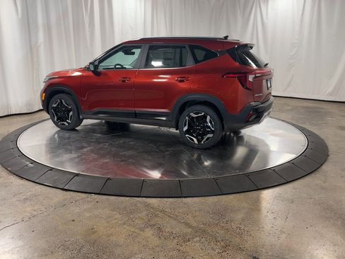 Certified 2025 Kia Seltos SX w/ SX Sunroof Package image 7