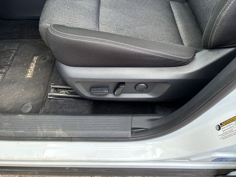 Used 2025 Nissan Rogue SV image 25