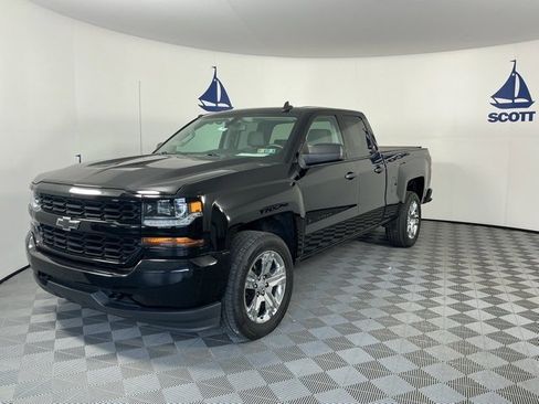Used 2018 Chevrolet Silverado 1500 Custom w/ Custom Value Package image 3