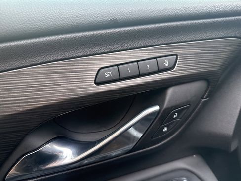 Used 2024 GMC Terrain SLT image 11