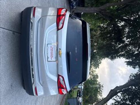 Used 2018 Chevrolet Equinox LT FWD image 8