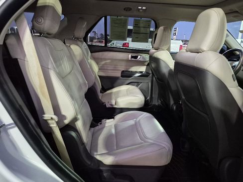 Certified 2020 Ford Explorer Platinum w/ Premium Technology Package image 34